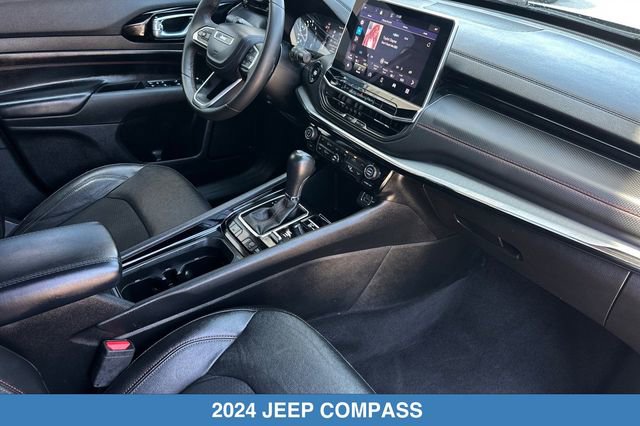 Used 2024 Jeep Compass Trailhawk AWD/4WD image 18