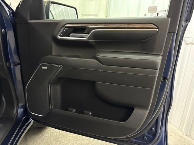 Used 2022 Chevrolet Silverado 1500 LTZ w/ LTZ Convenience Package II AWD/4WD image 30