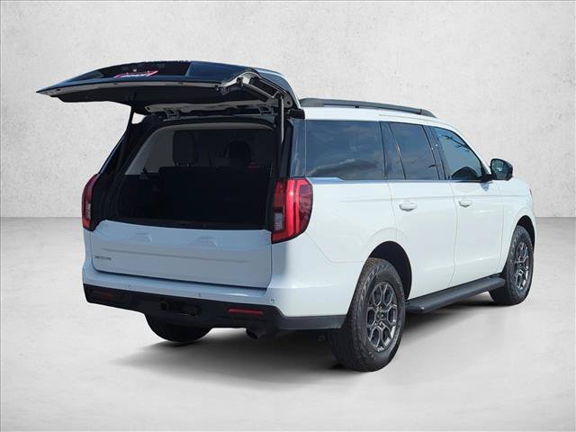 Used 2025 Ford Expedition Active RWD image 5