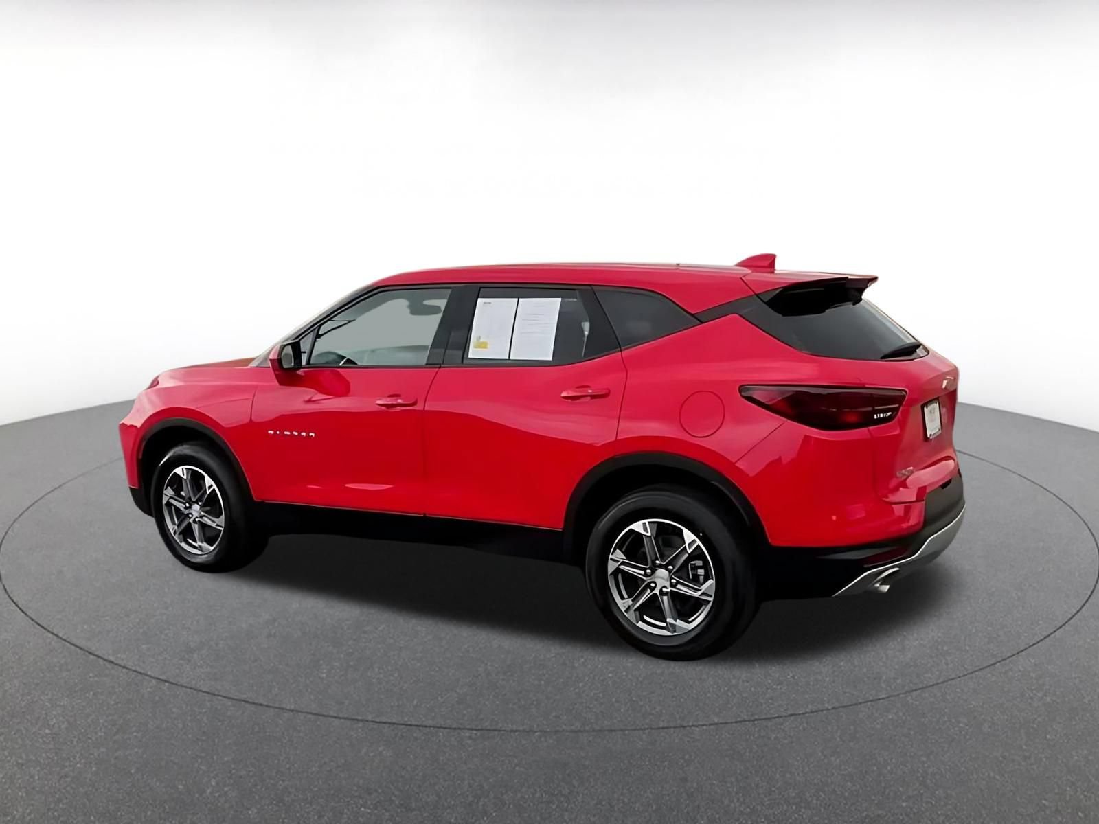 Used 2025 Chevrolet Blazer LT FWD image 8