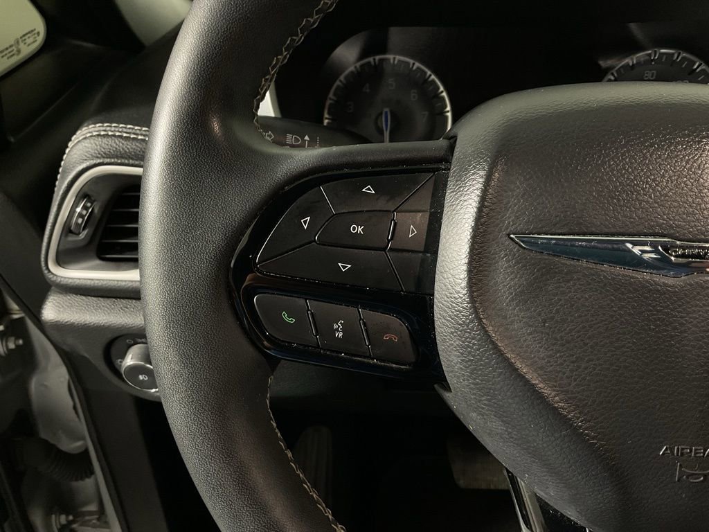 Used 2022 Chrysler Pacifica Touring-L w/ Uconnect Theater Family Group image 29