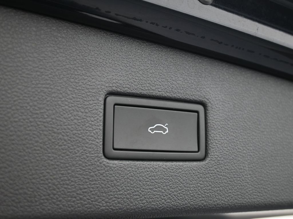 Used 2022 Volkswagen Tiguan SEL R-Line image 45