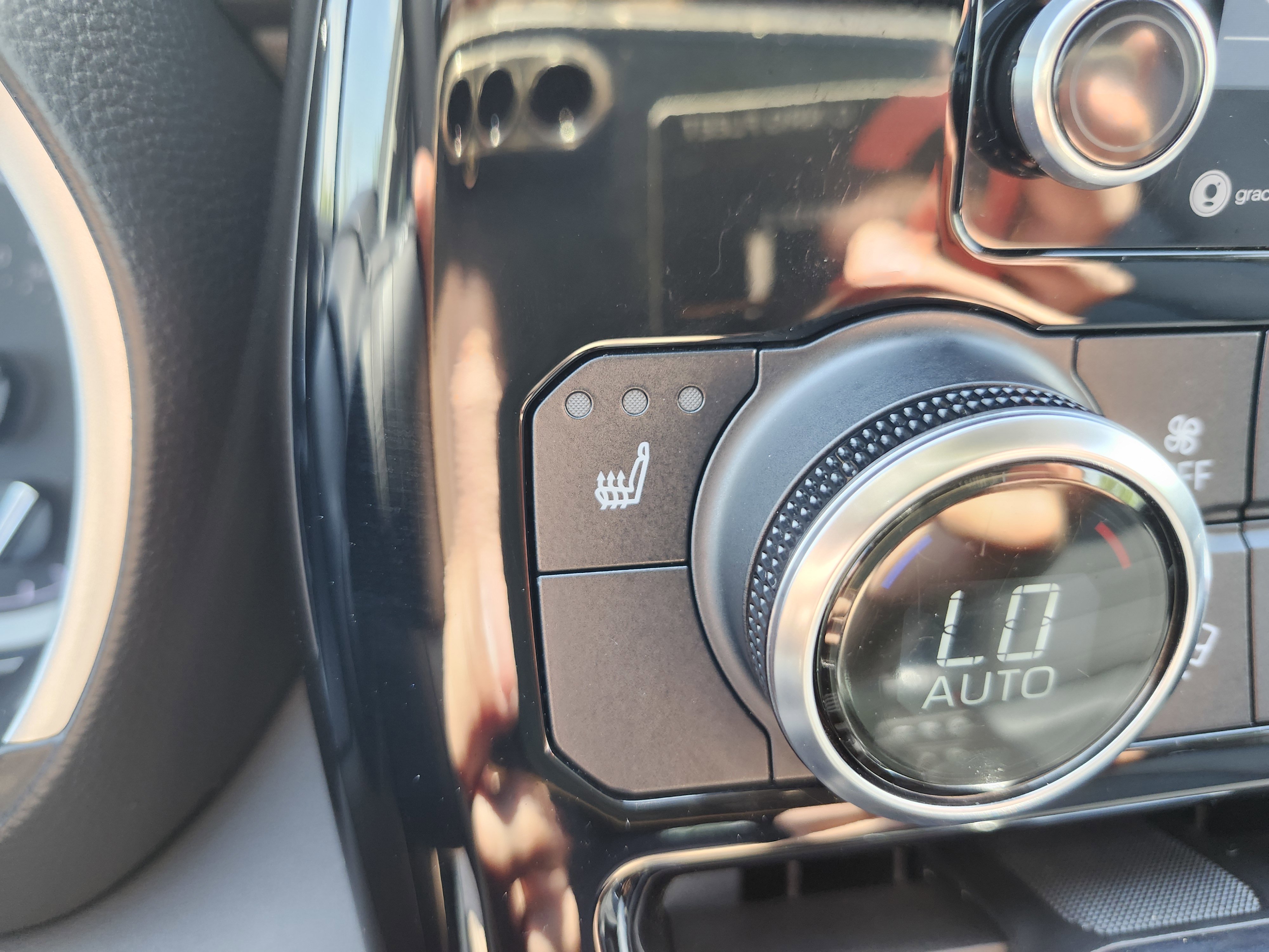 Used 2022 Toyota Highlander XLE AWD/4WD image 9