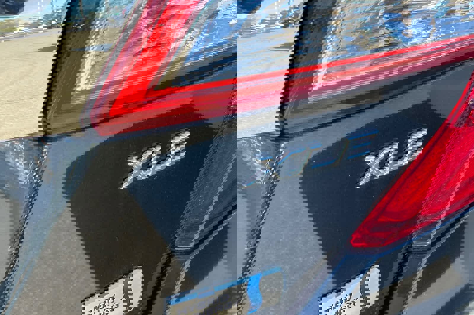 Used 2013 Toyota Camry XLE w/ Leather Pkg image 7