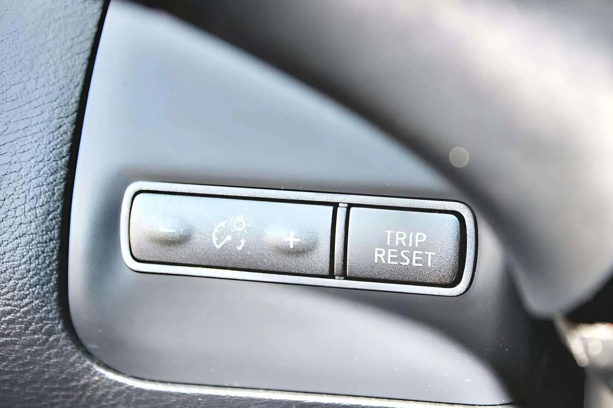 Used 2014 INFINITI Q50 Premium w/ Navigation Package RWD image 13