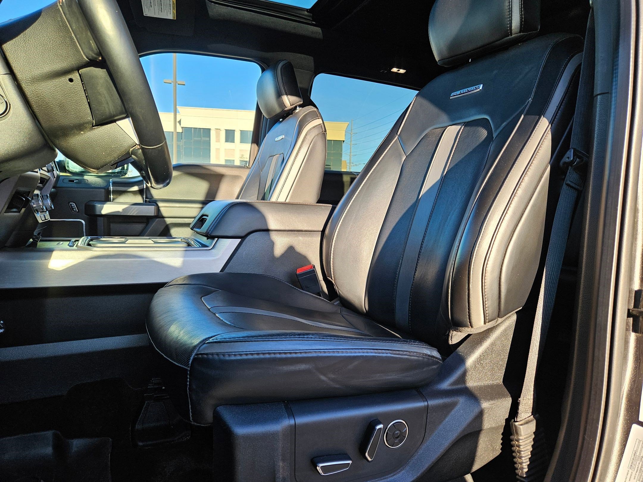 Used 2018 Ford F350 Platinum w/ Platinum Ultimate Package image 17