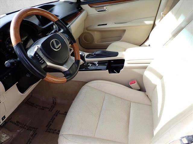 Used 2014 Lexus ES 300h w/ Luxury Package w/Bamboo Trim image 10
