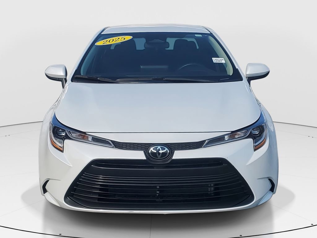 Used 2025 Toyota Corolla LE image 2