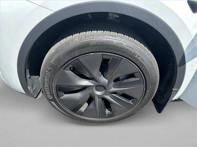 Used 2025 Tesla Model Y Long Range RWD image 11