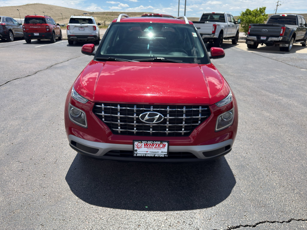 Used 2022 Hyundai Venue SEL FWD image 2