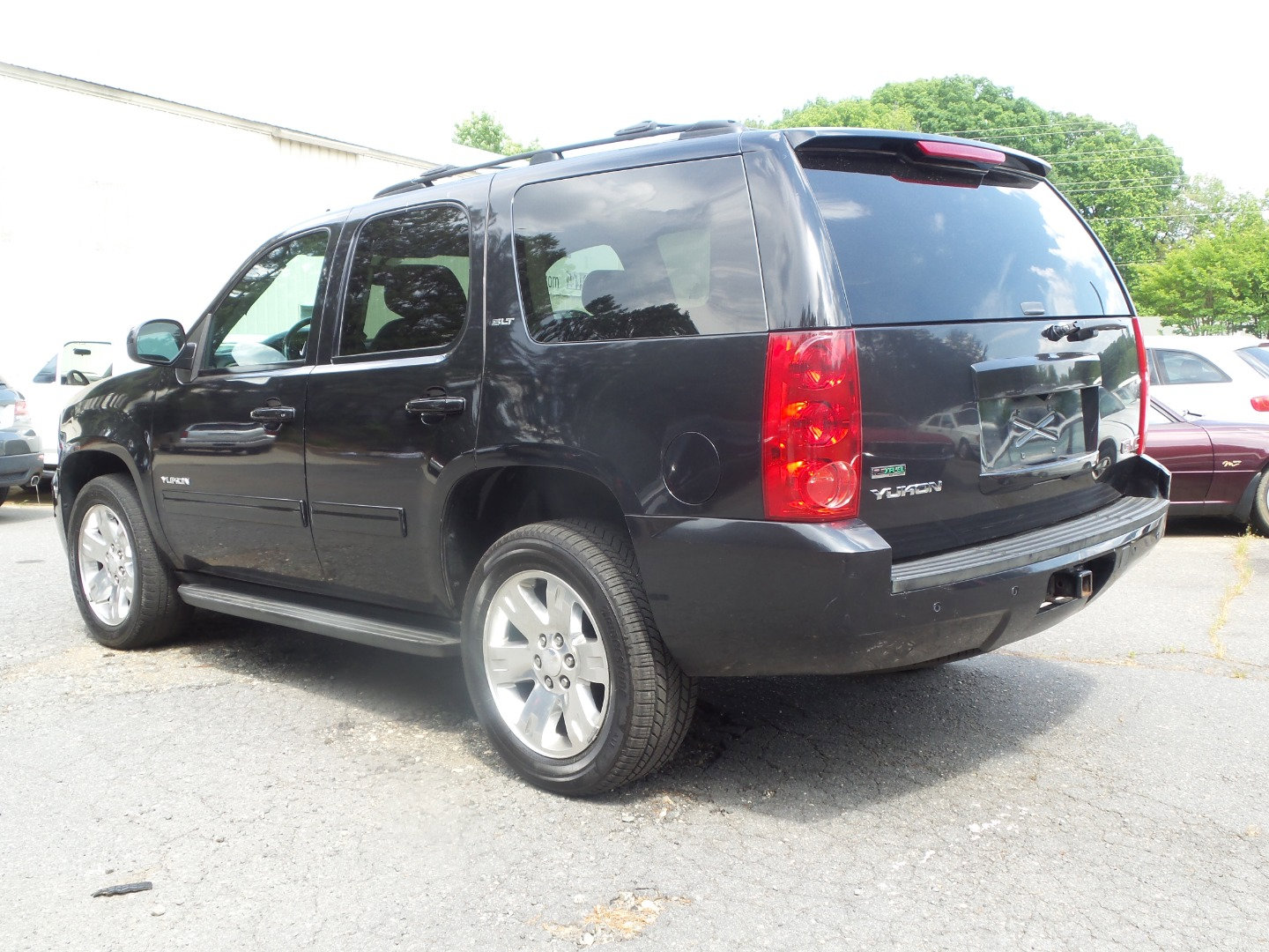 Used 2012 GMC Yukon SLT w/ SLT-2 Equipment Package image 3