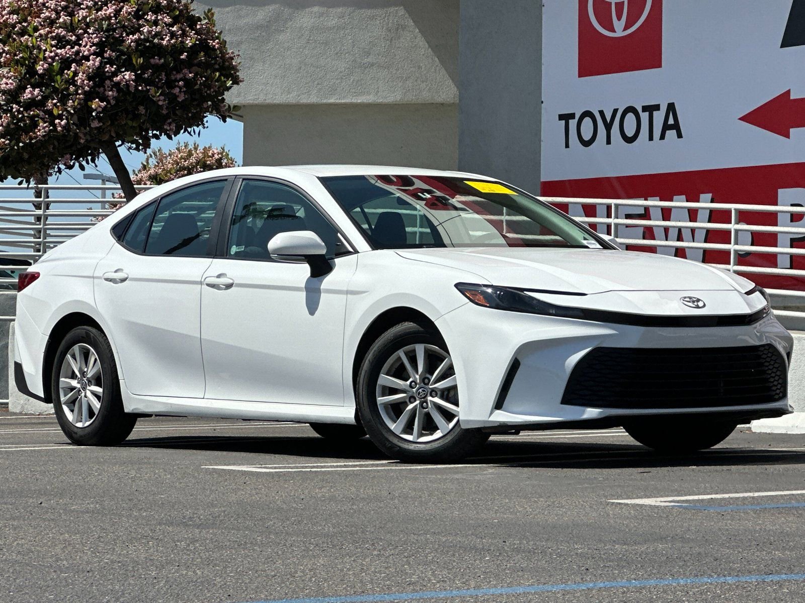 Used 2025 Toyota Camry LE FWD image 8