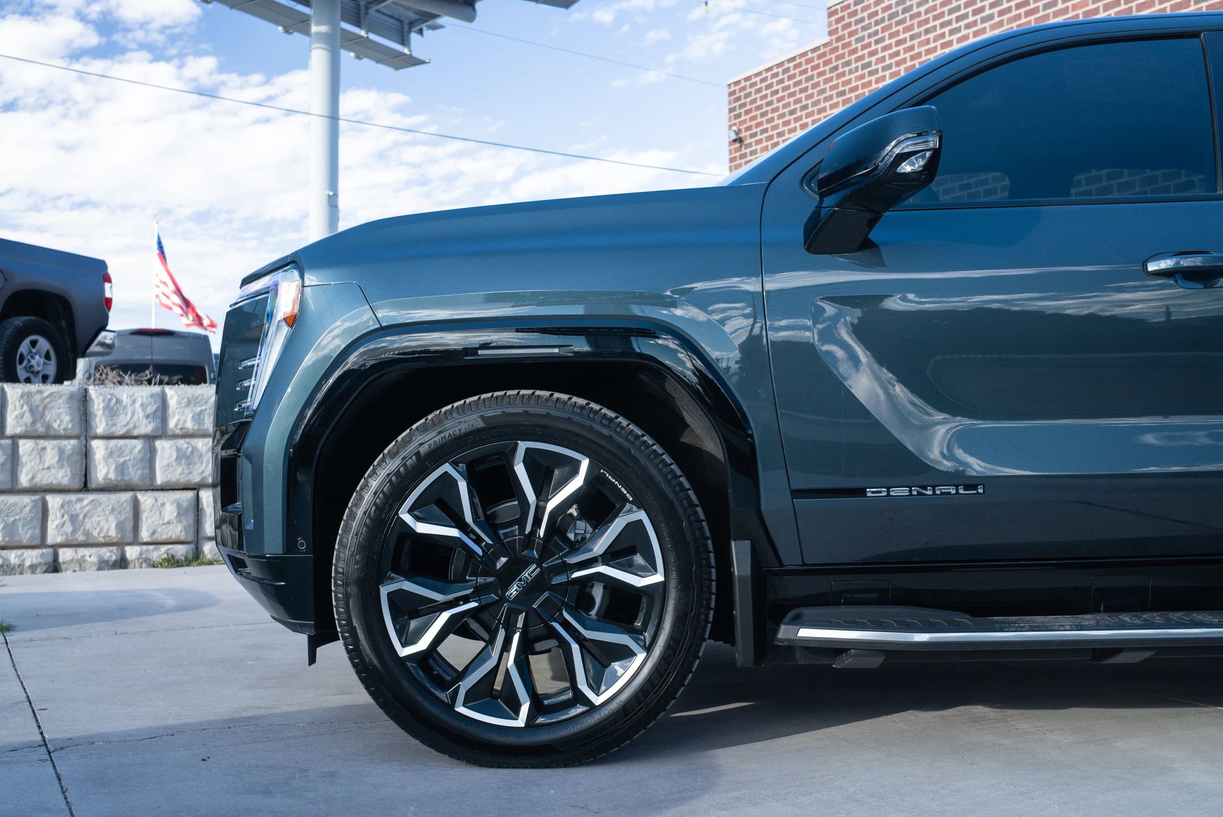 Used 2025 GMC Sierra EV Denali image 4