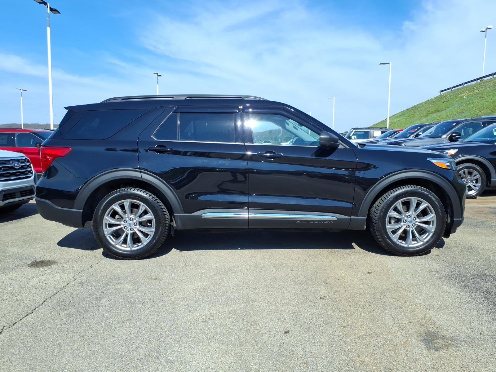 Used 2023 Ford Explorer XLT w/ Equipment Group 202A image 6