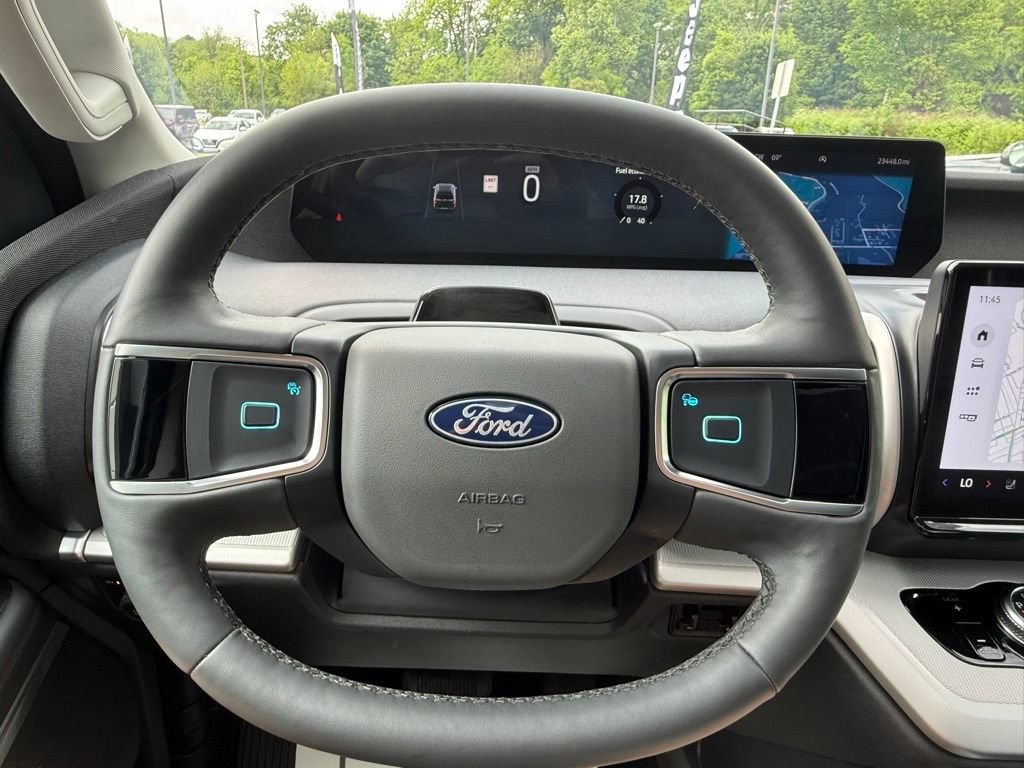Used 2025 Ford Expedition Active AWD/4WD image 12