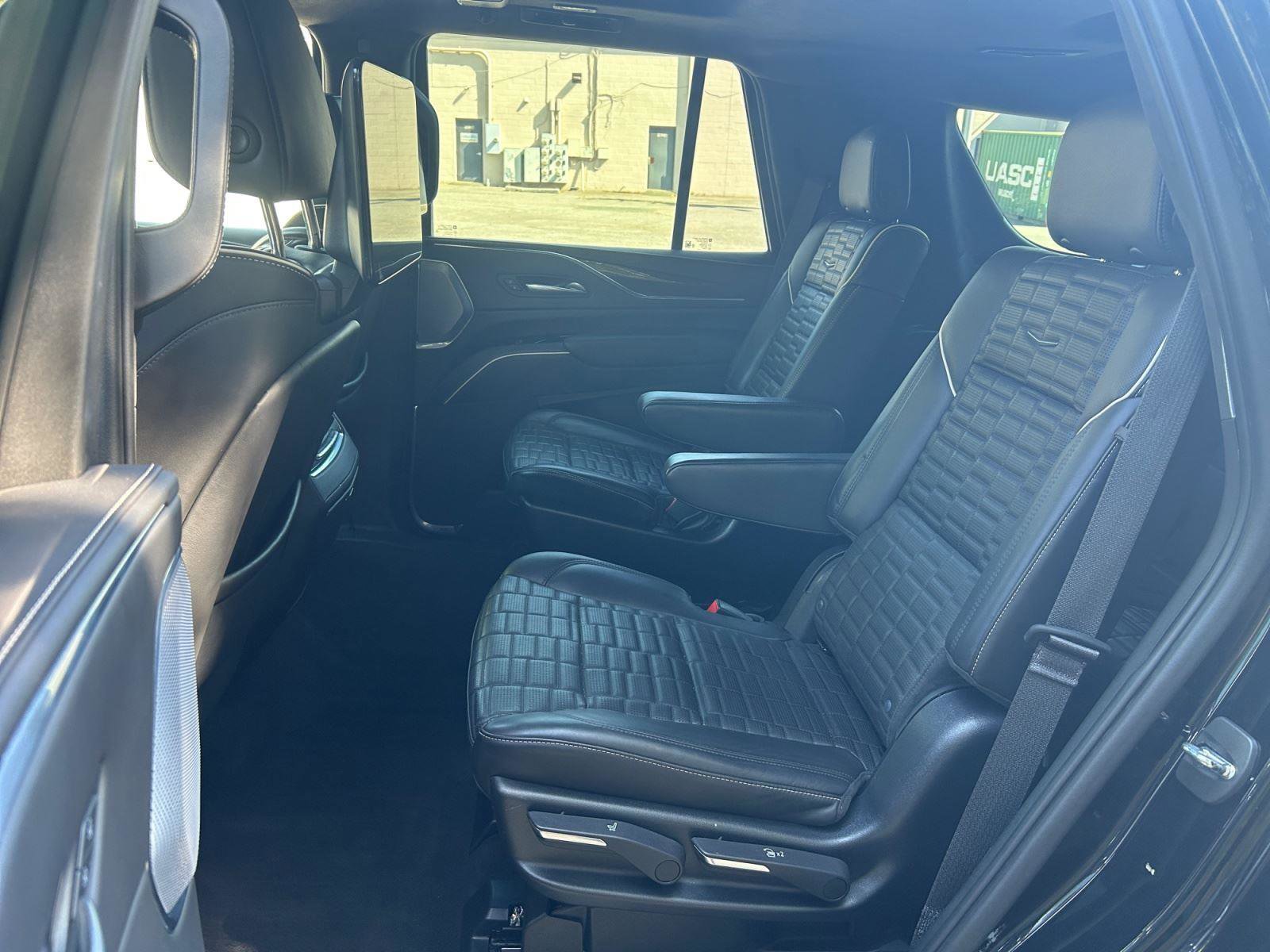 Used 2023 Cadillac Escalade Sport Platinum w/ LPO, ONYX Package image 17