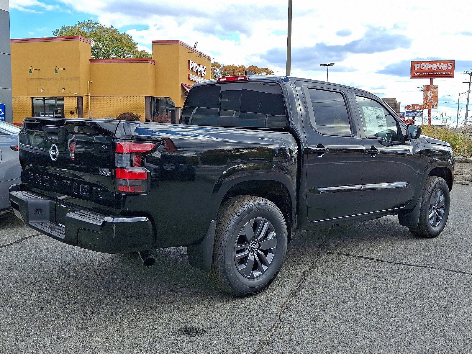 New 2026 Nissan Frontier SV w/ Black Accent Package image 4