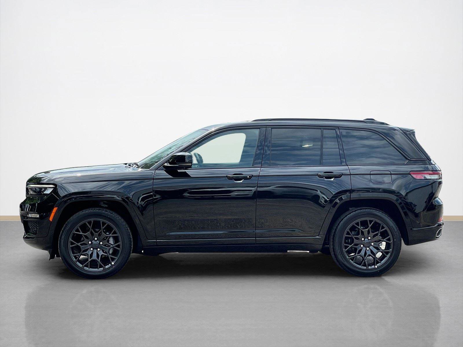 Used 2025 Jeep Grand Cherokee Summit w/ Adv Protech Group IV AWD/4WD image 4
