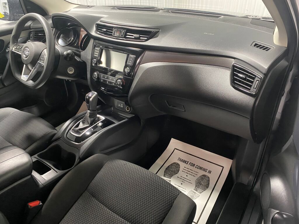 Used 2020 Nissan Rogue Sport S image 3