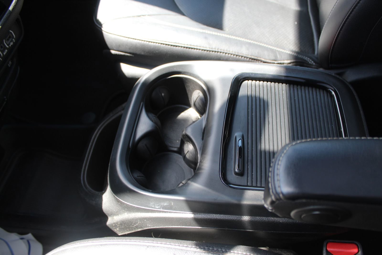 Used 2021 Chrysler Pacifica Touring-L w/ Uconnect Theater Family Group FWD image 27