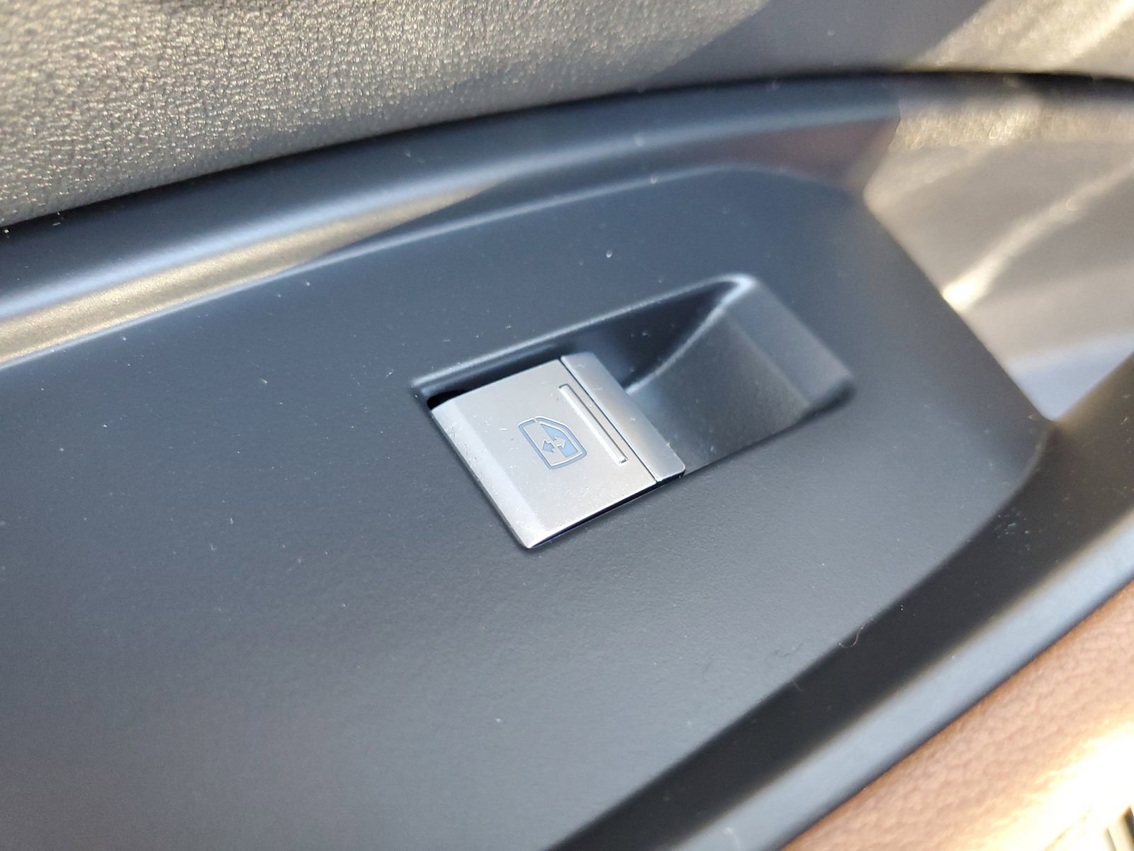 Used 2021 Audi e-tron Premium Plus w/ Premium Plus Package image 17