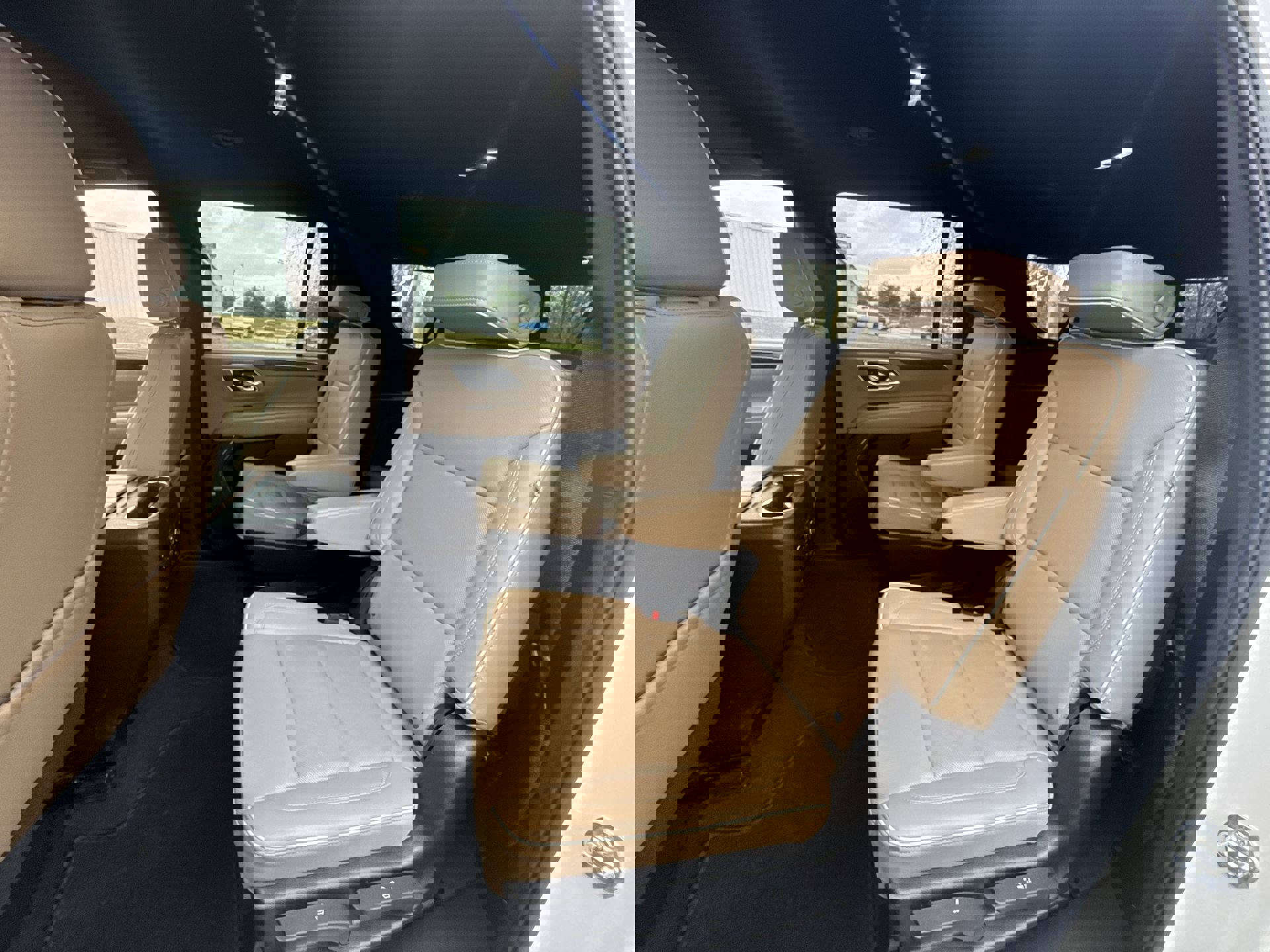 Used 2021 Chevrolet Suburban Premier image 23