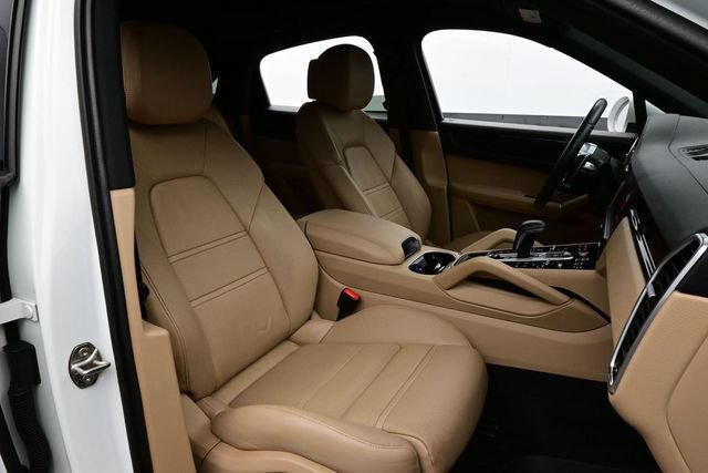 Certified 2021 Porsche Cayenne Coupe AWD/4WD image 18