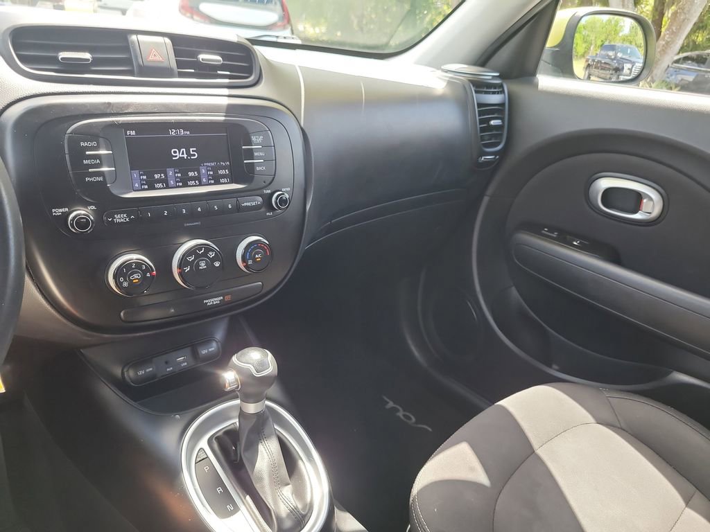 Used 2017 Kia Soul image 17