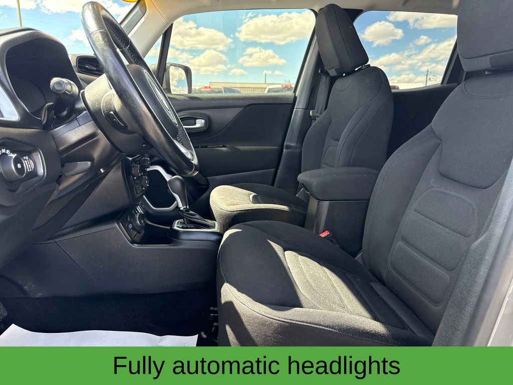 Used 2020 Jeep Renegade Latitude w/ Cold Weather Group image 12