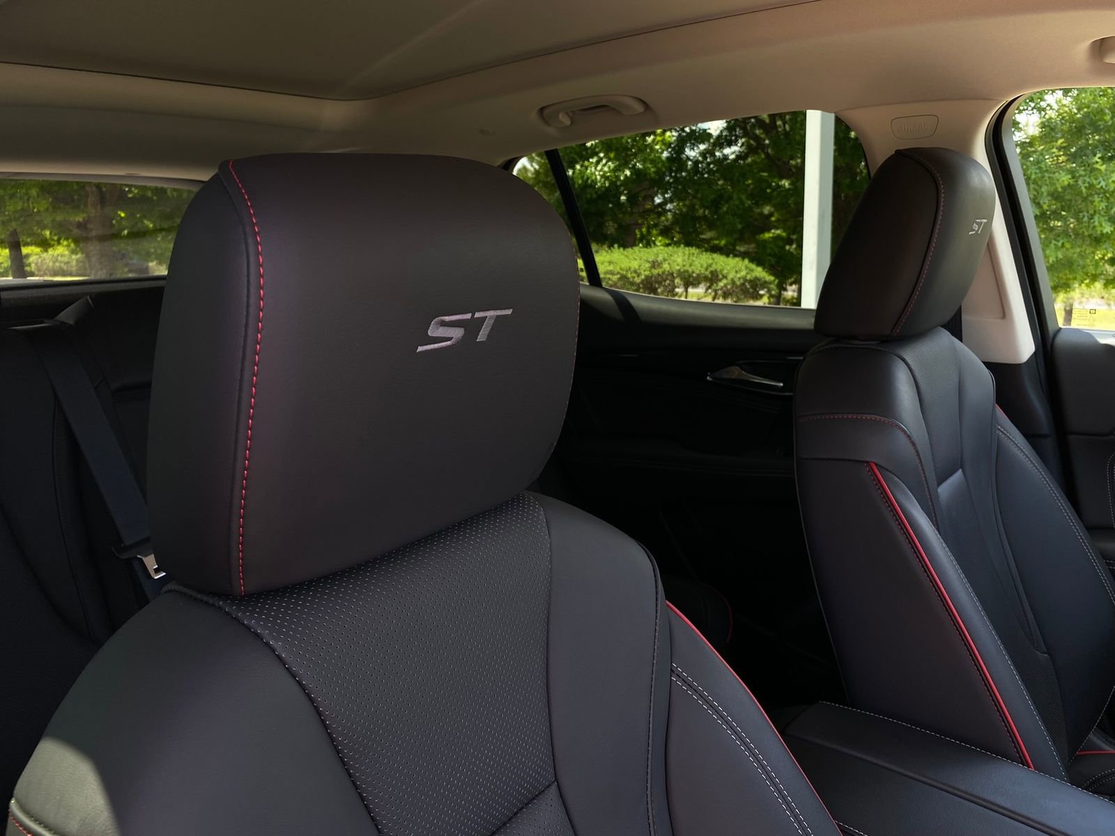 Used 2023 Buick Envision Essence w/ Sport Touring Package image 13