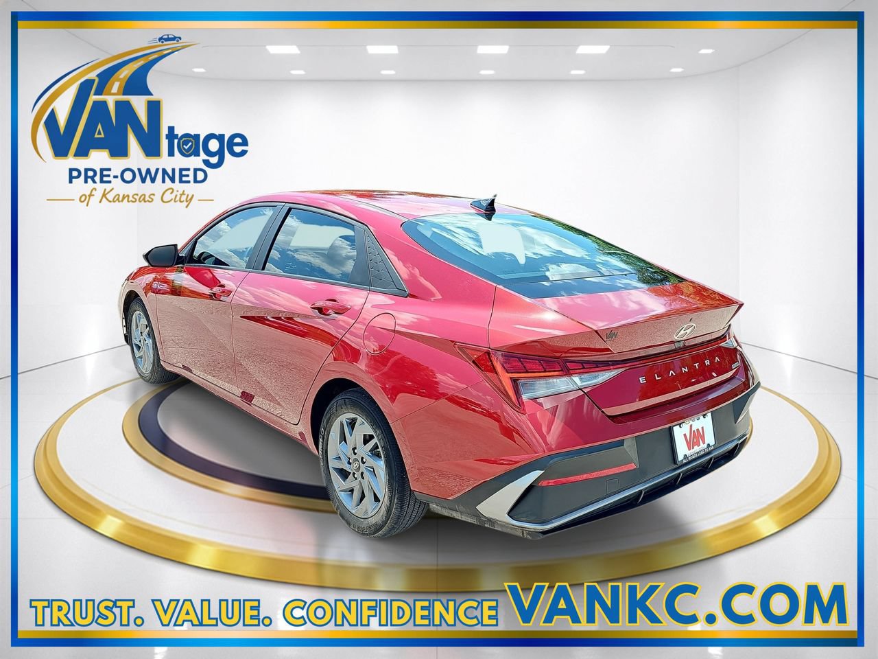 Used 2024 Hyundai Elantra Blue FWD image 9