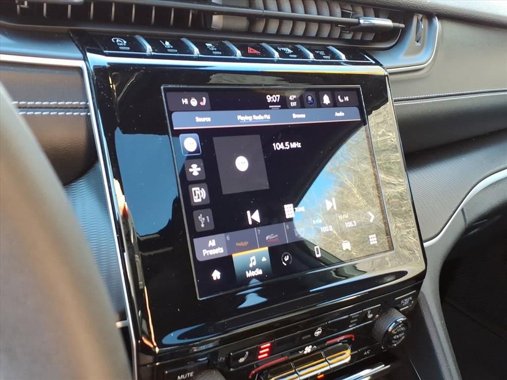 Used 2024 Jeep Grand Cherokee Altitude image 18