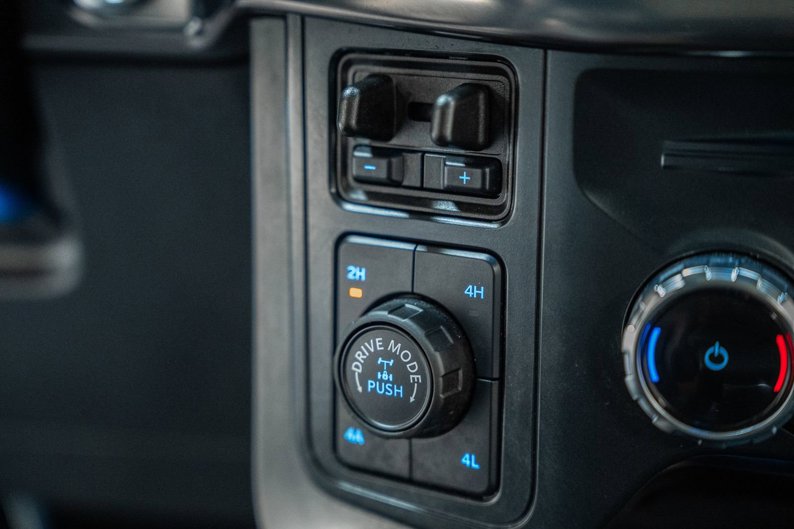 Certified 2024 Ford F150 Lariat AWD/4WD image 31