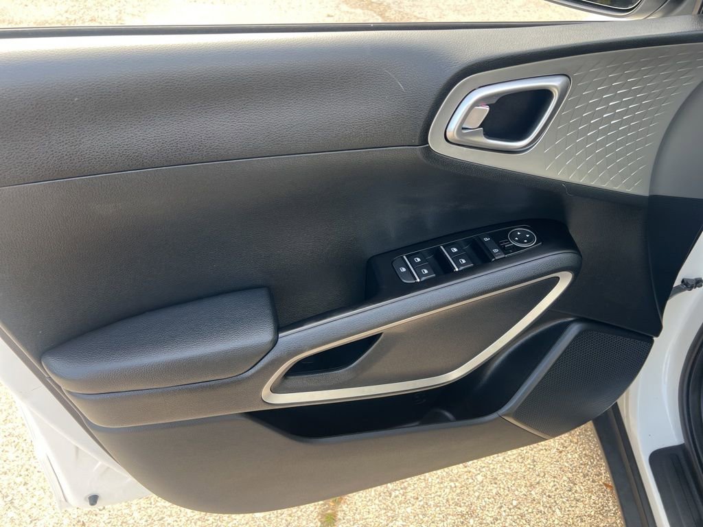 Certified 2022 Kia Soul LX image 7