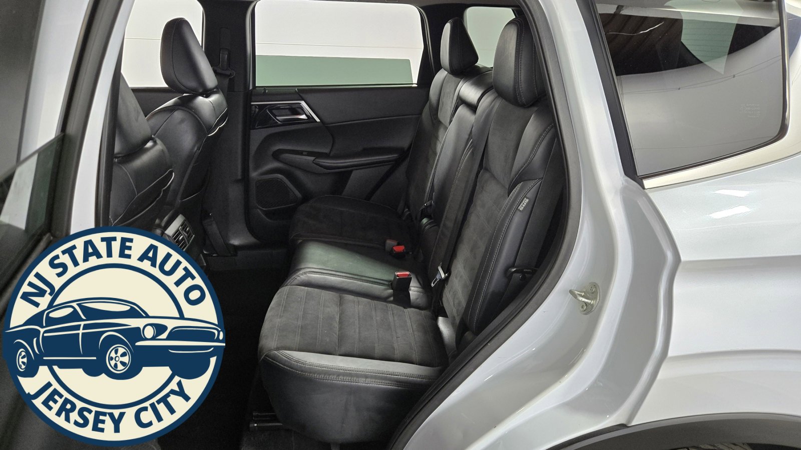 Used 2022 Mitsubishi Outlander SE image 23