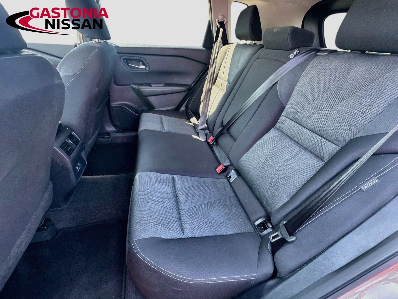 Used 2025 Nissan Rogue SV FWD image 30