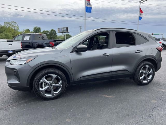 Certified 2025 Ford Escape ST-Line AWD/4WD image 3