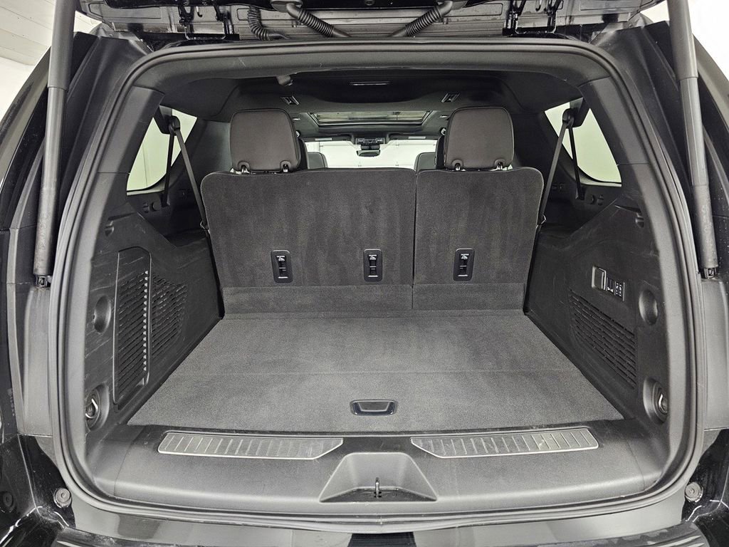 Used 2025 Chevrolet Suburban High Country AWD/4WD image 30