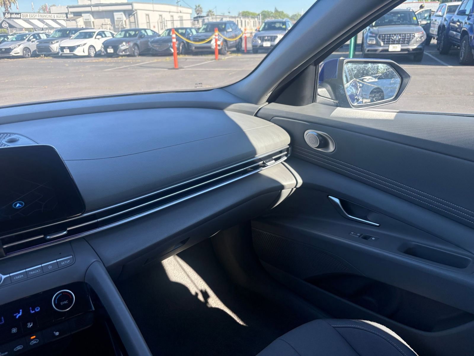 Used 2025 Hyundai Elantra SEL image 36