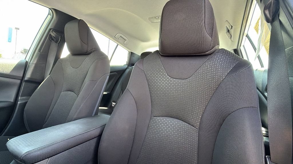 Used 2019 Toyota Prius LE AWD/4WD image 11