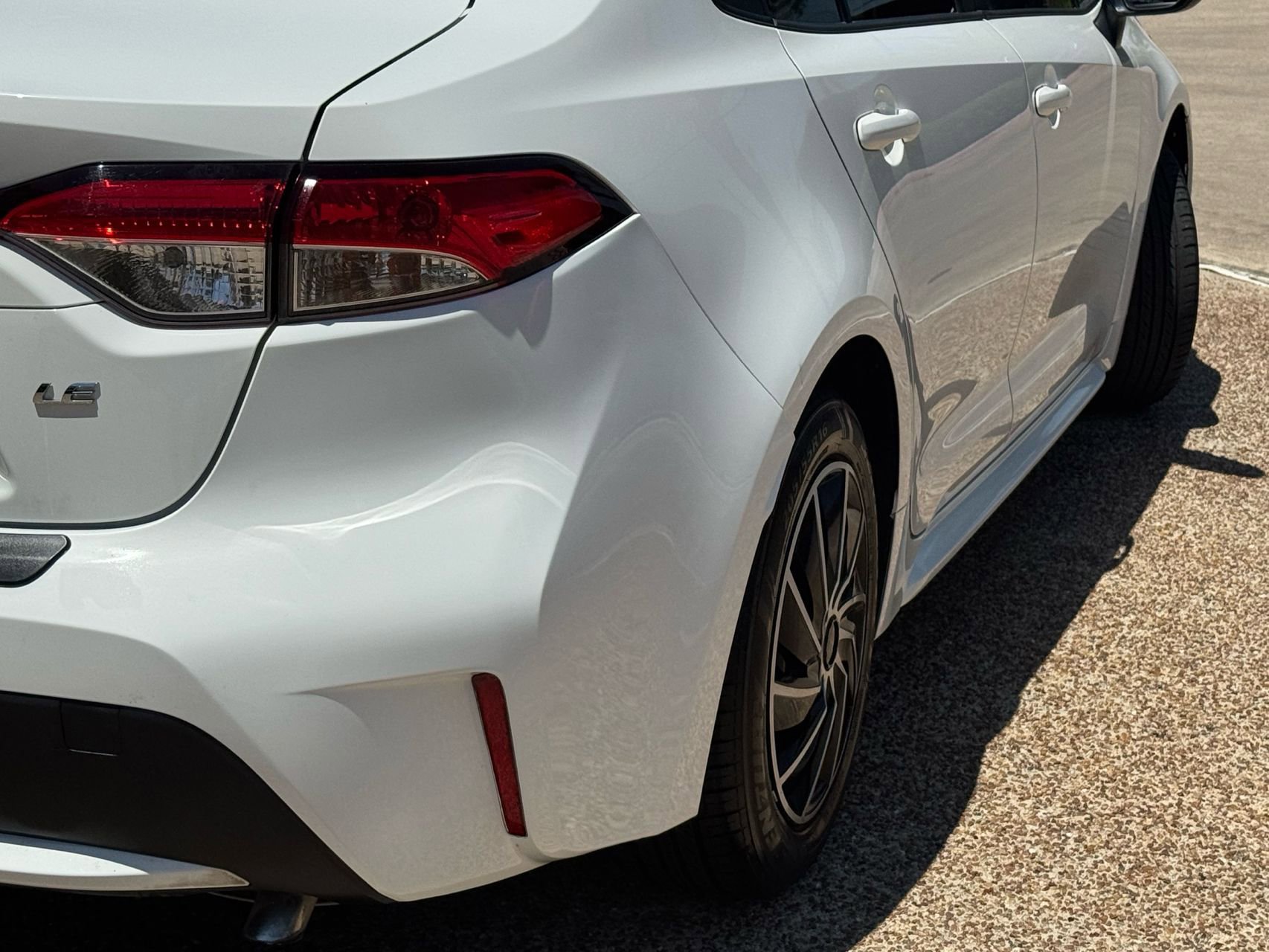 Used 2020 Toyota Corolla LE FWD image 4