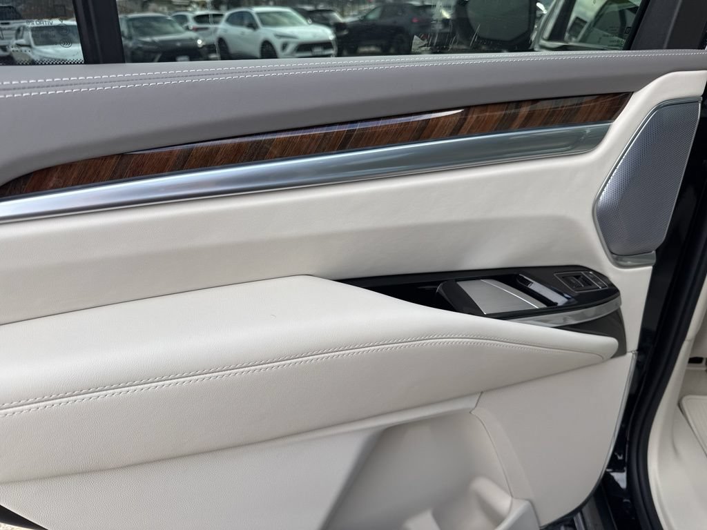 Used 2025 Cadillac Escalade Sport Platinum AWD/4WD image 36