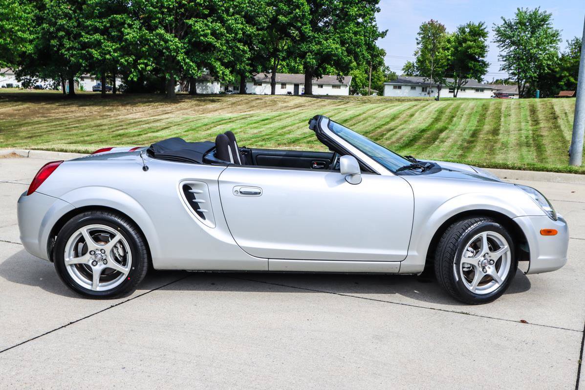 Used 2003 Toyota MR2 RWD image 5