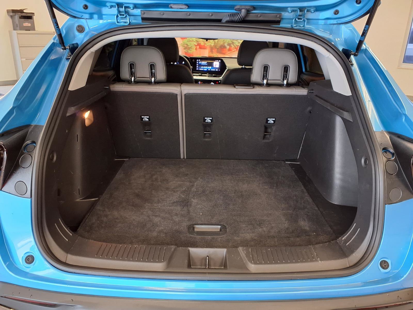 Used 2025 Chevrolet Trax ACTIV FWD image 15