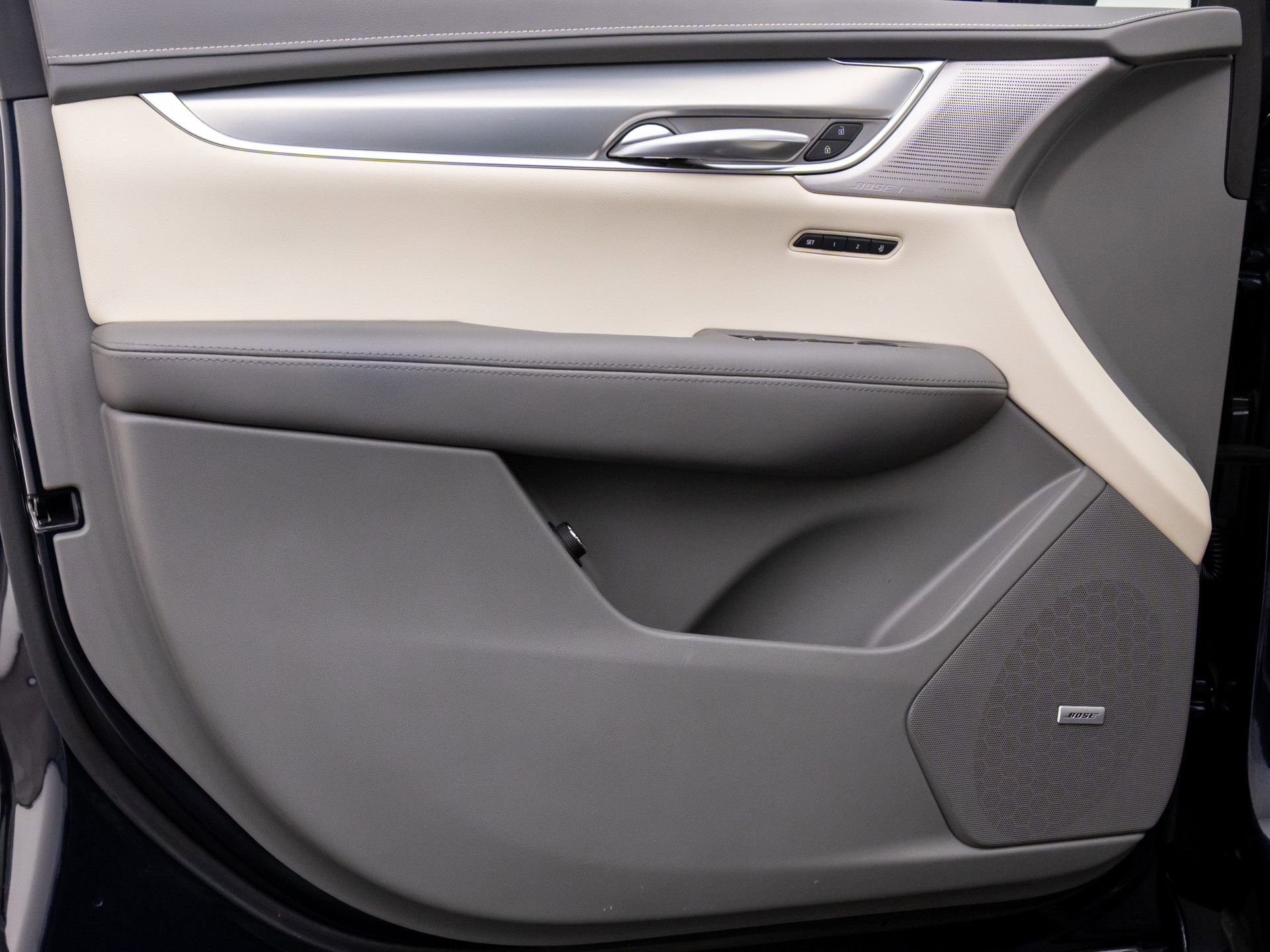 Certified 2022 Cadillac XT5 Premium Luxury w/ LPO, Floor Liner Package image 14