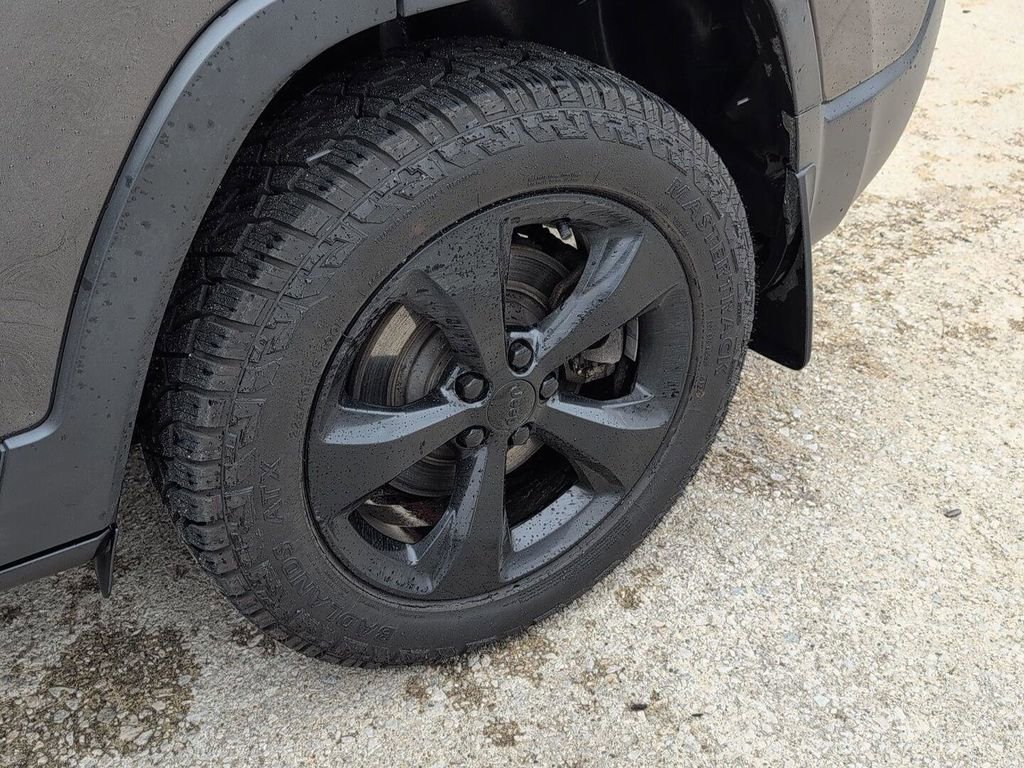 Used 2019 Jeep Cherokee Latitude Plus image 6