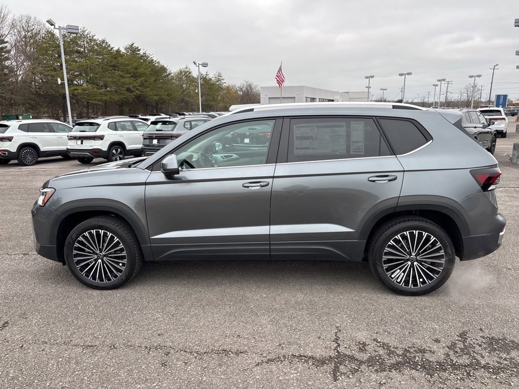 New 2025 Volkswagen Taos SE image 3