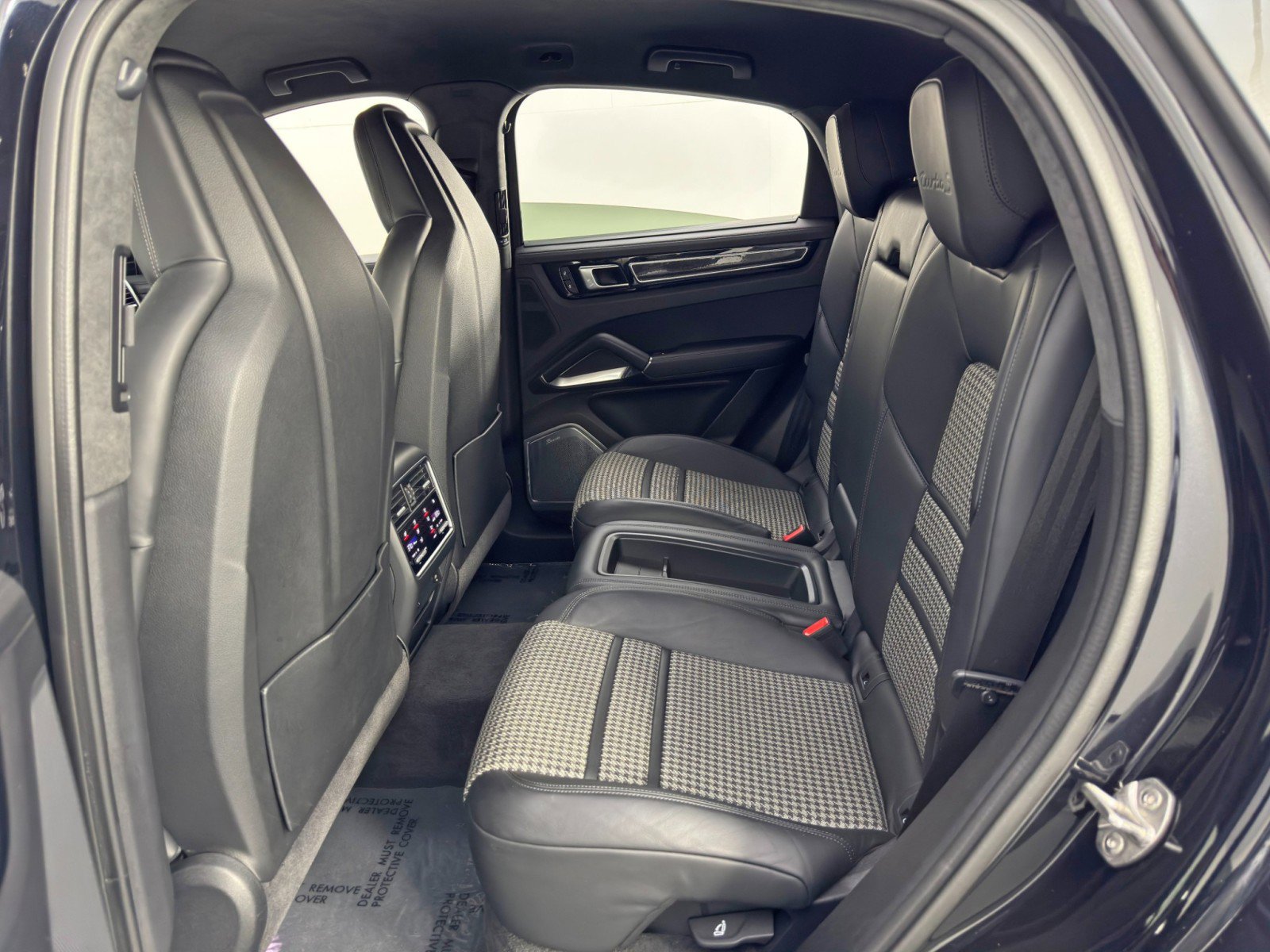 Used 2022 Porsche Cayenne Turbo S image 45