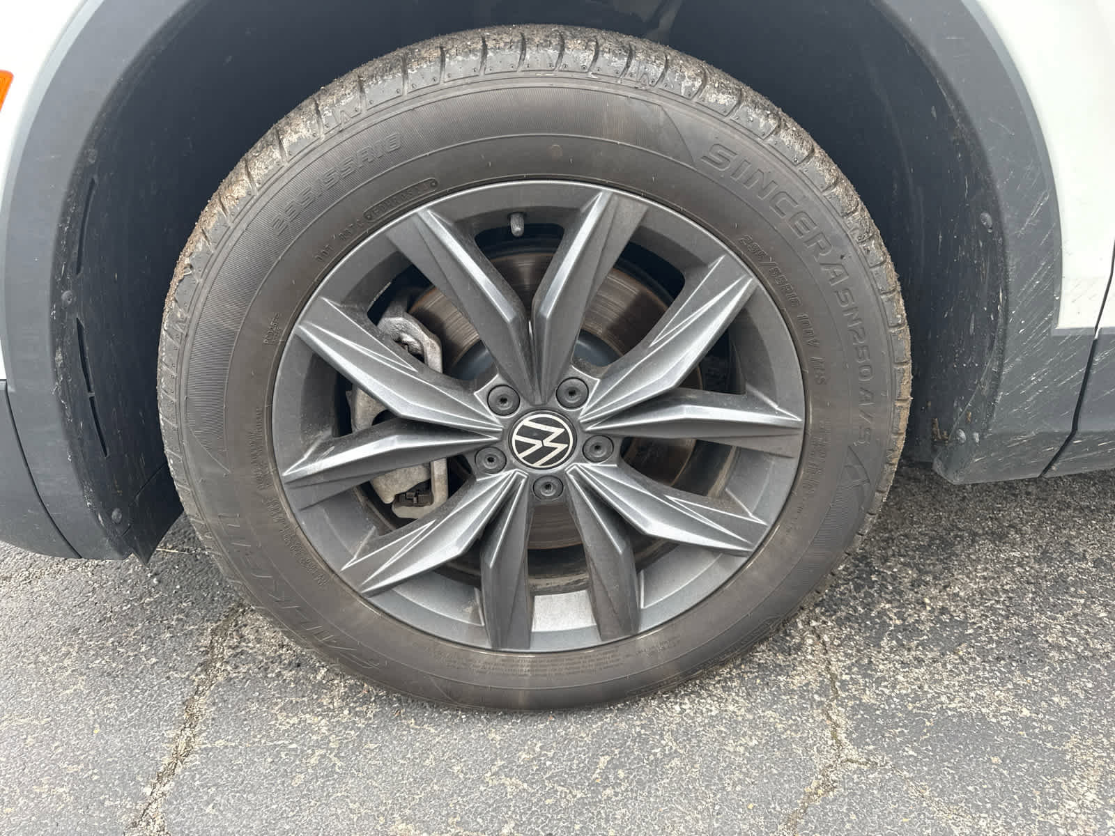 Used 2022 Volkswagen Tiguan SE image 4