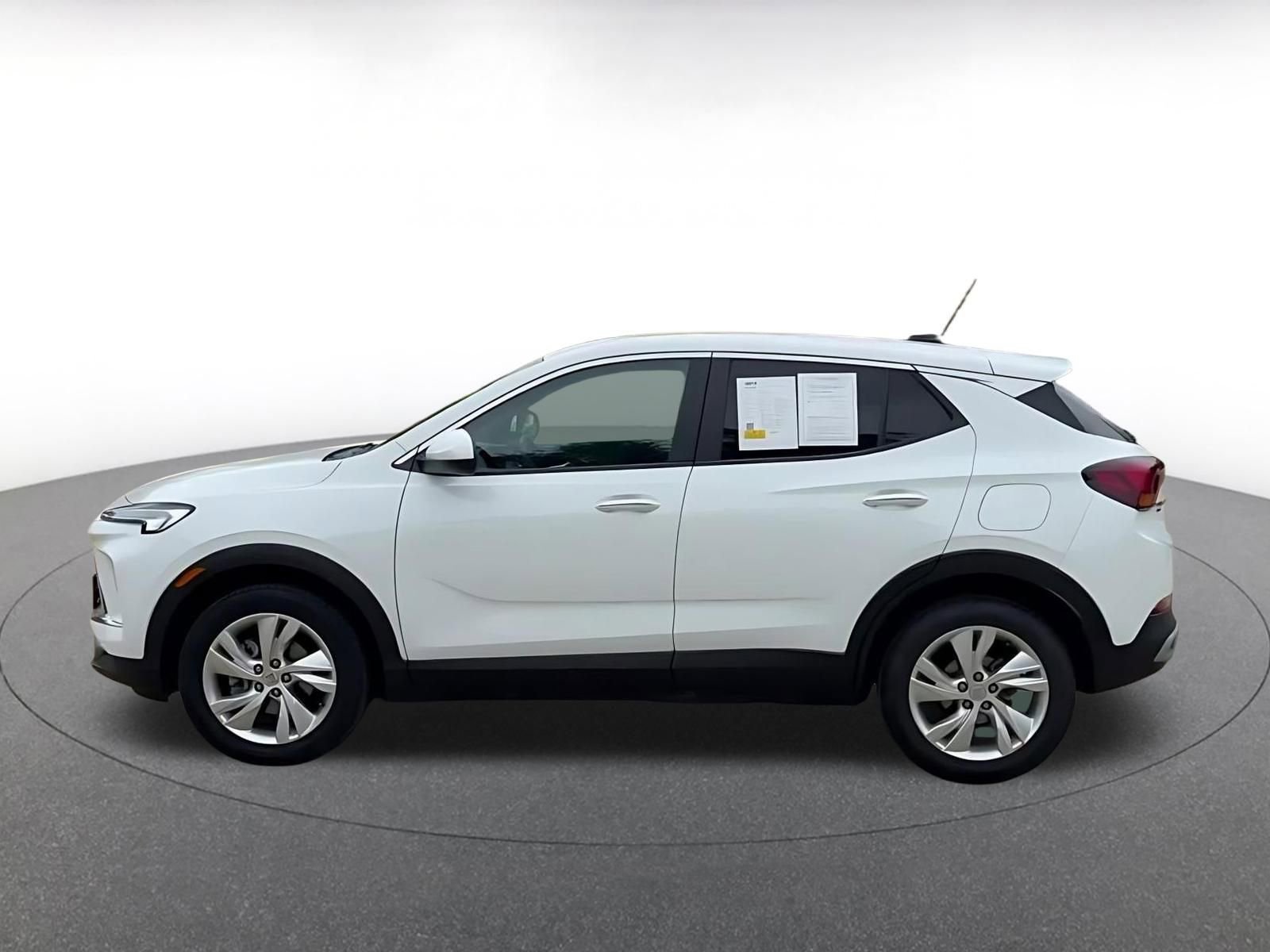 Used 2025 Buick Encore GX Preferred AWD/4WD image 9